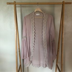 BLUIVY LIGHT WEIGHT DUSTER. SIZE MEDIUM. PERFECT USED CONDITION.